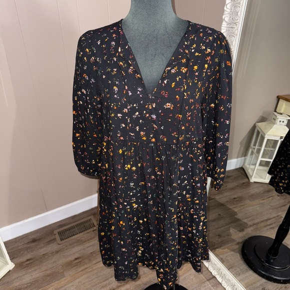 GAP • Black Floral Trapeze Dress - Picture 2 of 13